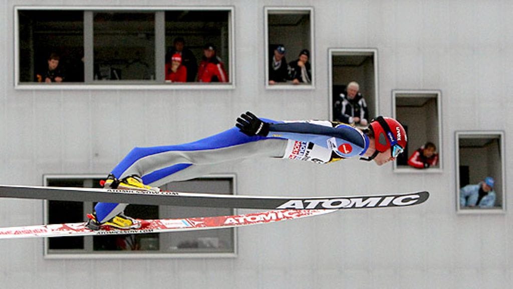 Janne Ahonen (Kuva: EPA/DANIEL KARMANN)