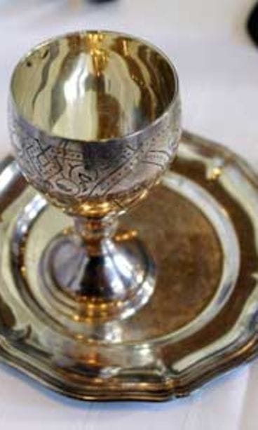 Eliaan pikari sapattipöydässä.