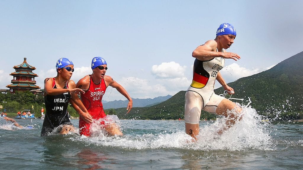 Triathlonin naisten kisan uintiosuus, Peking 2008.