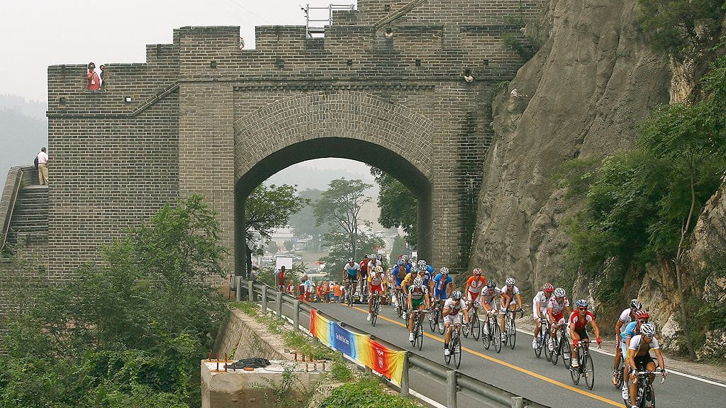 Maantiepyöräilyn kilpailu käynnissä. Voiton vei Espanjan Samuel Sanchez. Peking, 2008