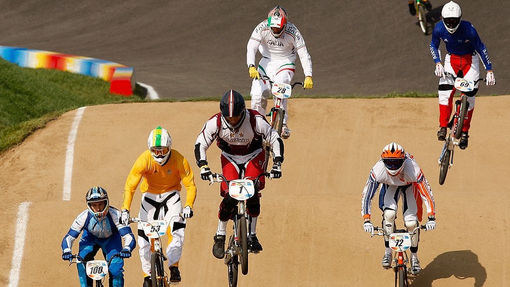 Niesten BMX-finaali meneillään. Peking, 2008.