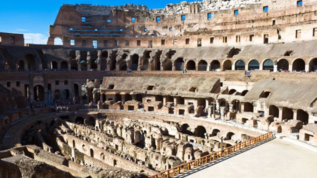 Roomassa nautittiin monista nykyäänkin tunnetuista mukavuuksista, kuten spektaakkelimaisista huvituksista.