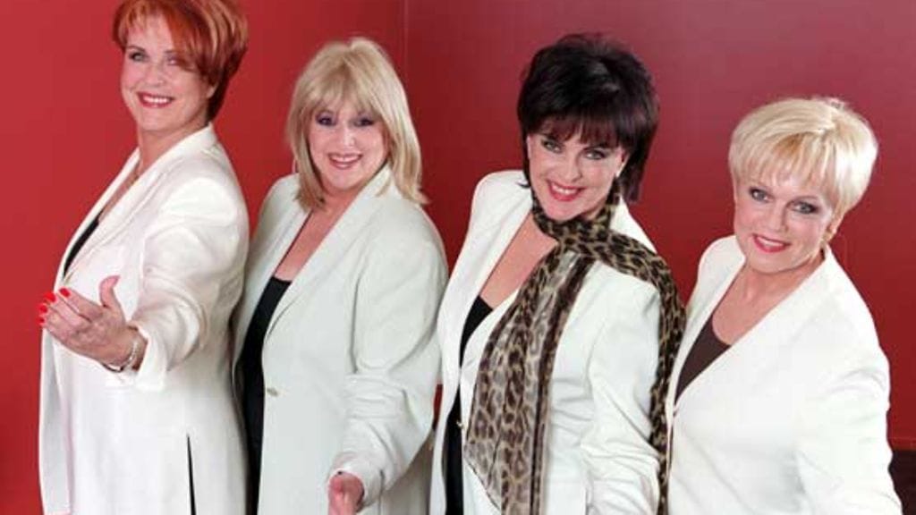 Leidit lavalla eli Lea Laven, Marion, Paula Koivuniemi ja Katri Helena.