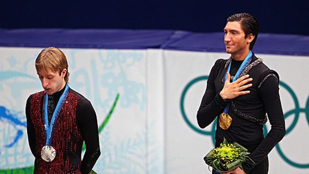 Jevgeni Plushenko ja Evan Lysacek podiumilla. Kuva: Cameron Spencer/GETTY.