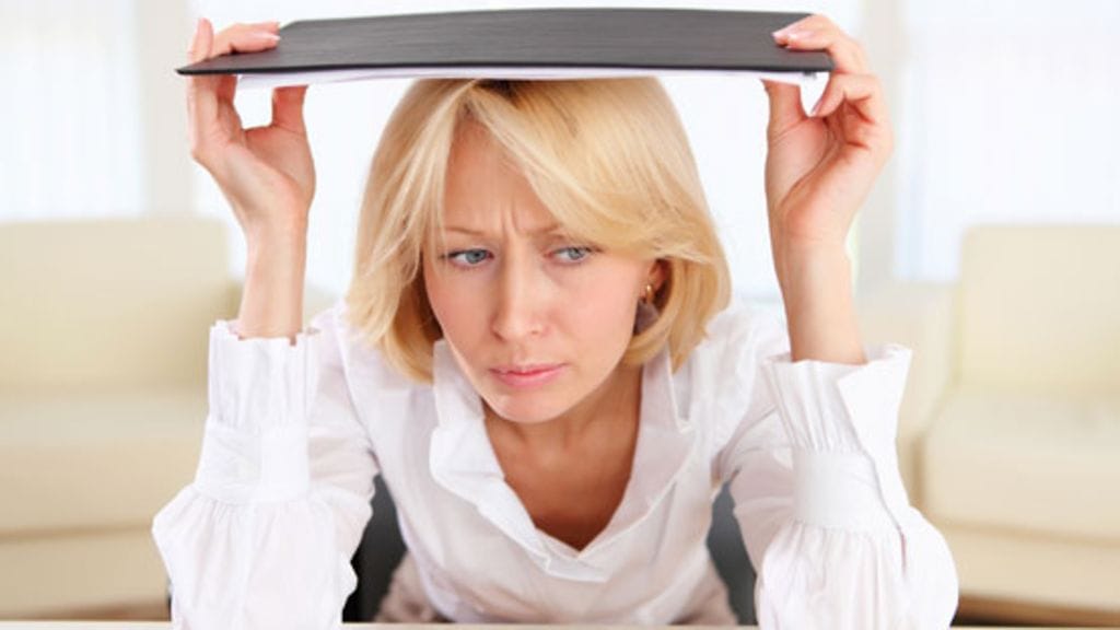 Työstressi voi pitkään jatkuessaan muuttua työuupumukseksi. Kuvituskuva.