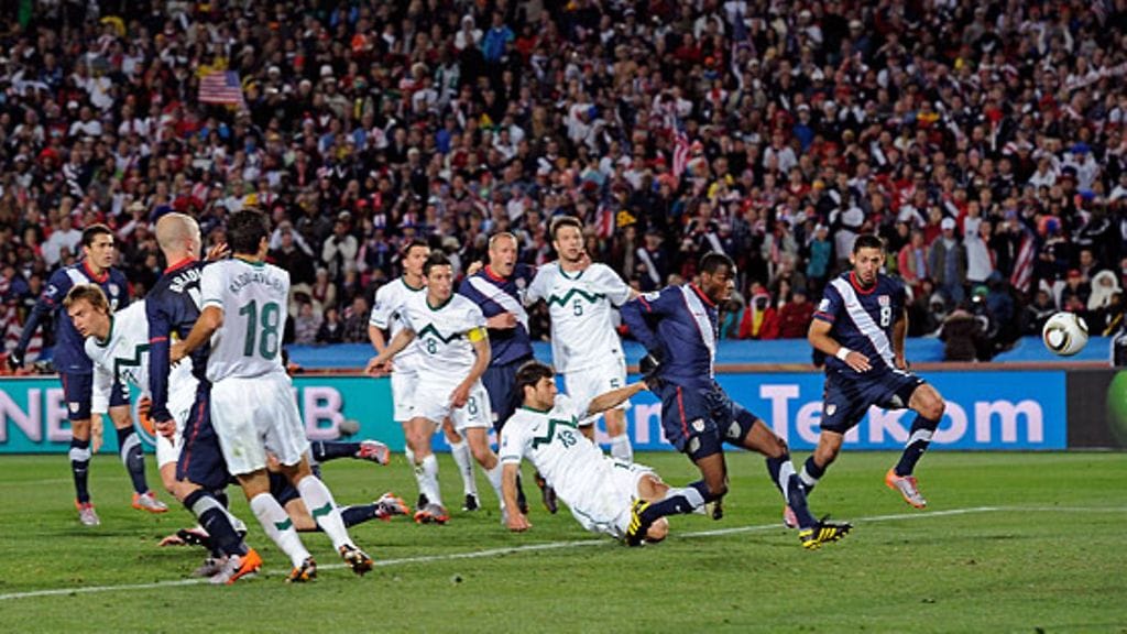 Maurice Edu laittaa pallon maaliin – turhaan, kuva: Kevork Djansezian/Getty Images