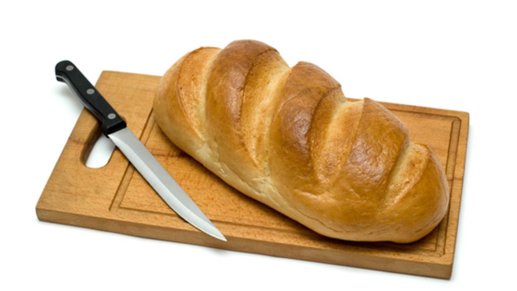 Vähähiilihydraattisessa ruokavaliossa leipä leikataan täysin pois ruokalistalta.