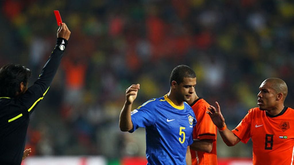 Felipe Melo ajettiin kentältä, kuva: Richard Heathcote/Getty Images