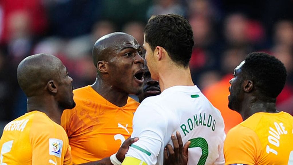 Cristiano Ronaldo saa neuvoja lähietäisyydeltä, kuva: Jamie McDonald/Getty Images