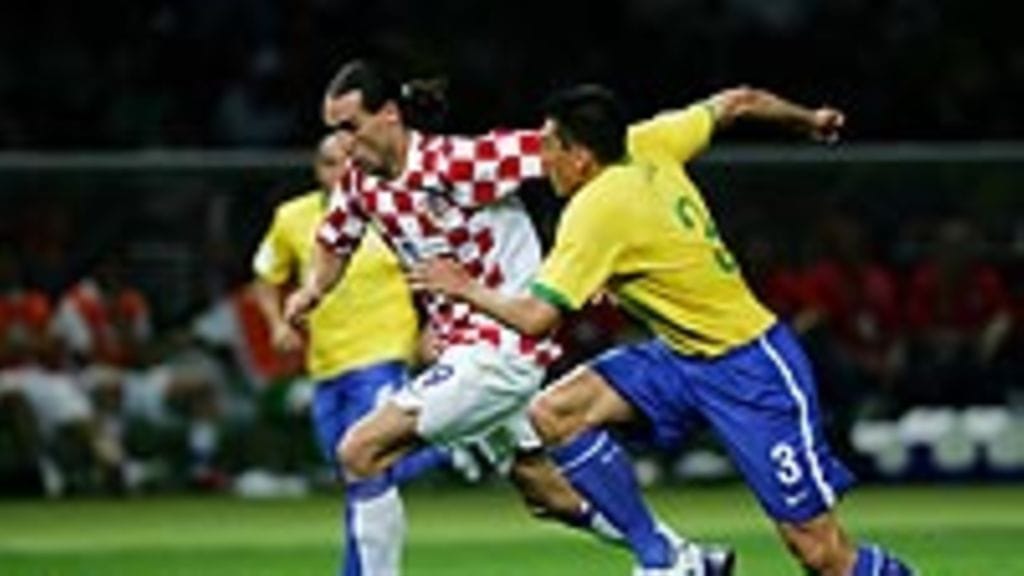 Dado Prso, Kroatia (keskellä), pallon kanssa Brasilia-pelissä, Photo: Alex Livesey/Getty Images Sport