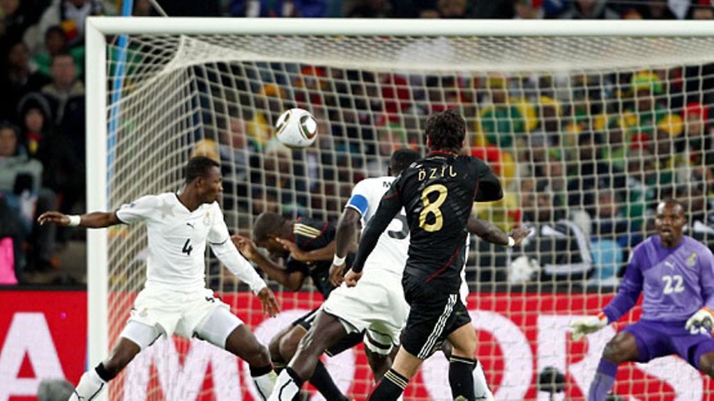 Mesut Özil, kuva: EPA/SRDJAN SUKI