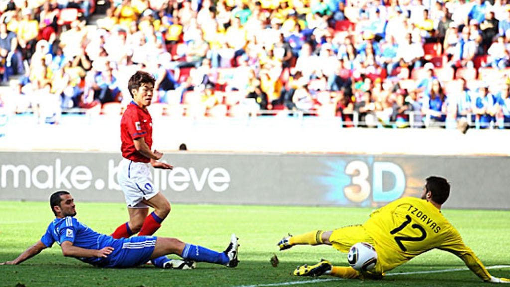 Park-Ji-sung maalaa 2-0. Kuva: Lars Baron/GETTY.