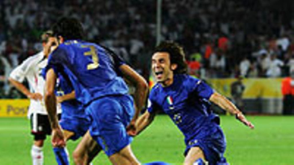 Fabio Grosso ja Andrea Pirlo, kuva: Alex Livesey