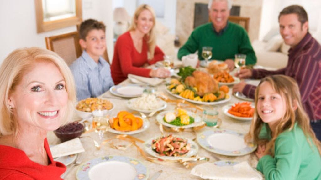 Kun lapset kasvavat aikuisiksi, ajan jakaminen eri sukujen välillä saattaa käydä raskaaksi.