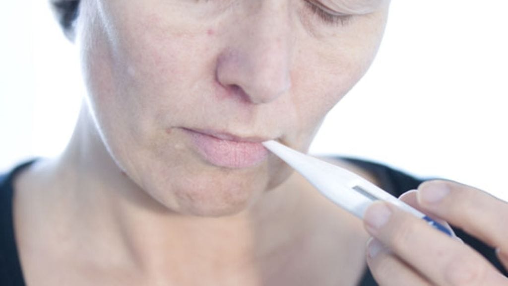 Borrelioosi voi oireilla alkuvaiheessa kuumeiluna. Kuvituskuva.