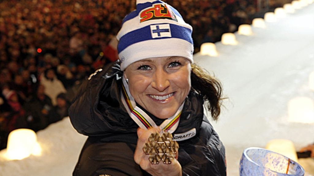 Aino-Kaisa Saarinen synnyttää esikoisensa loppukeväästä.