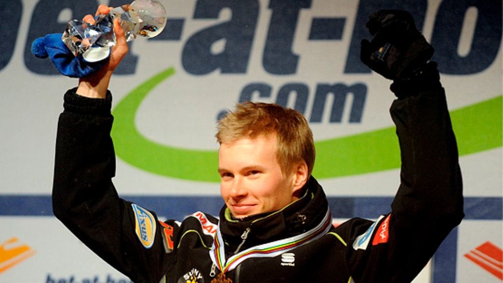 Matti Heikkinen tuulettaa pronssia Liberecissä.