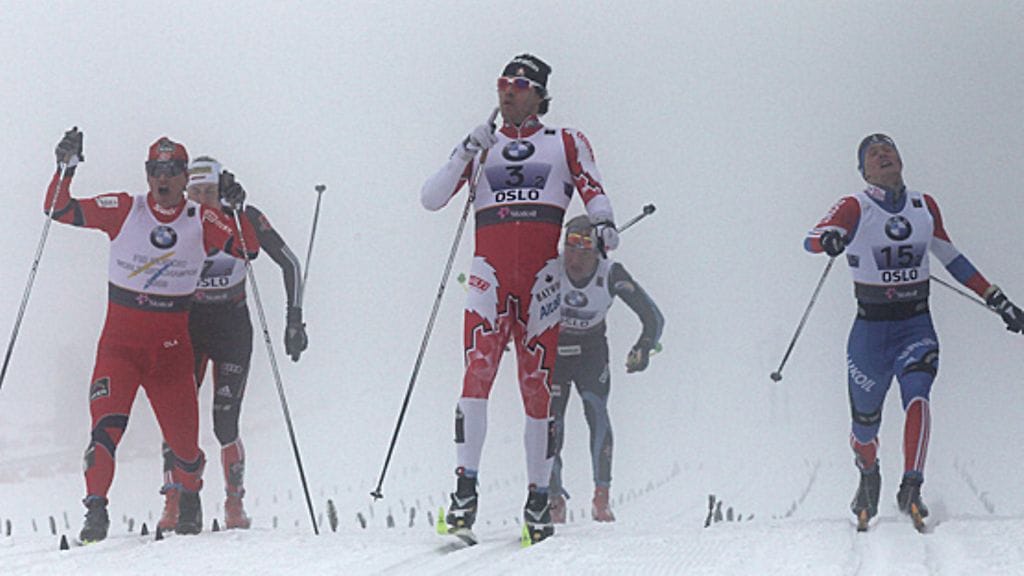 Alex Harvey "suutelee sormeaan" maaliviivalla