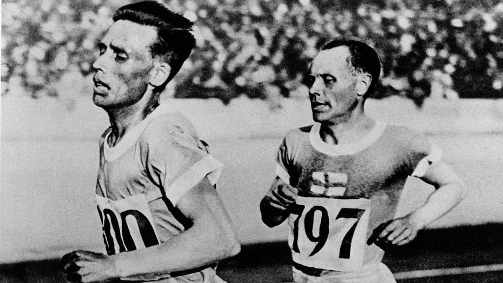 Ville Ritola ja Paavo Nurmi 5 000 metrin kisassa. Ritola voitti, Nurmi otti hopeaa.