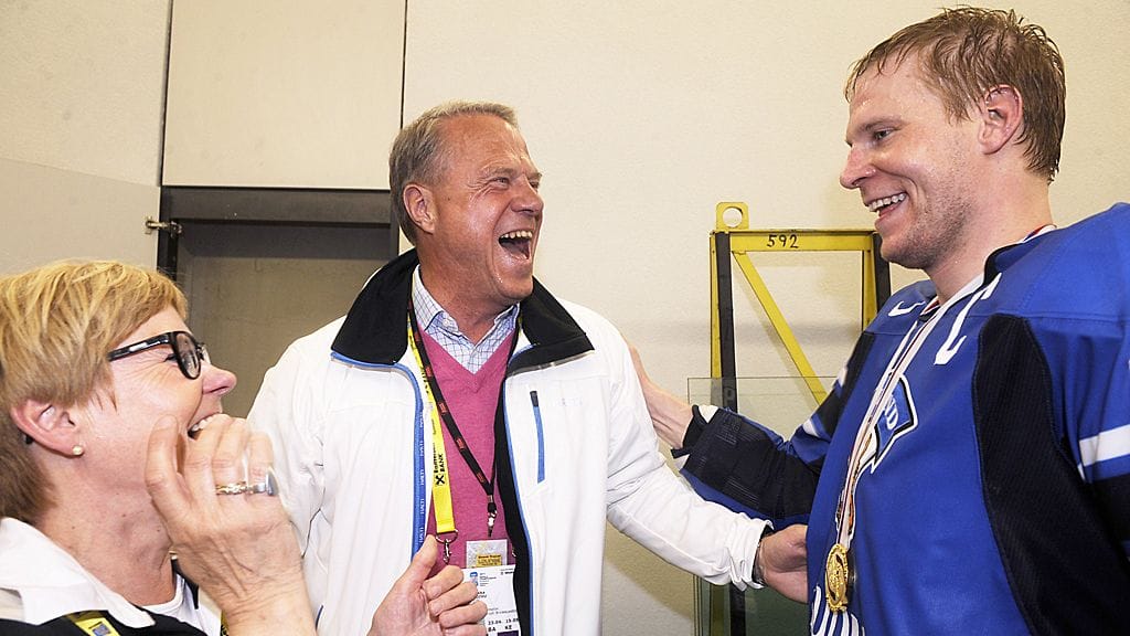 Mikko Koivu ja äiti Tuire ja isä Jukka