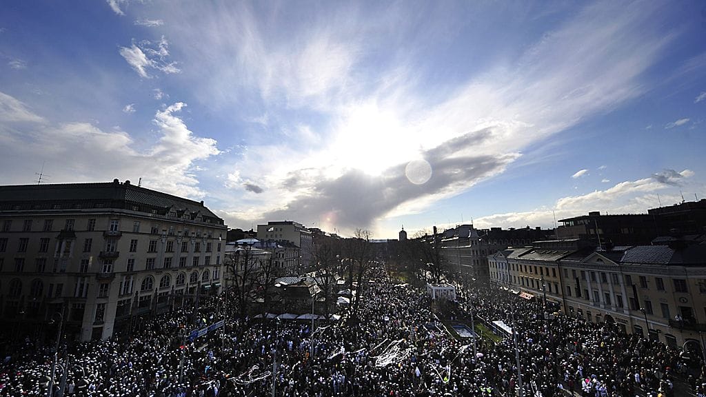 Helsingin keskustaan odotetaan suuria väkimassoja.