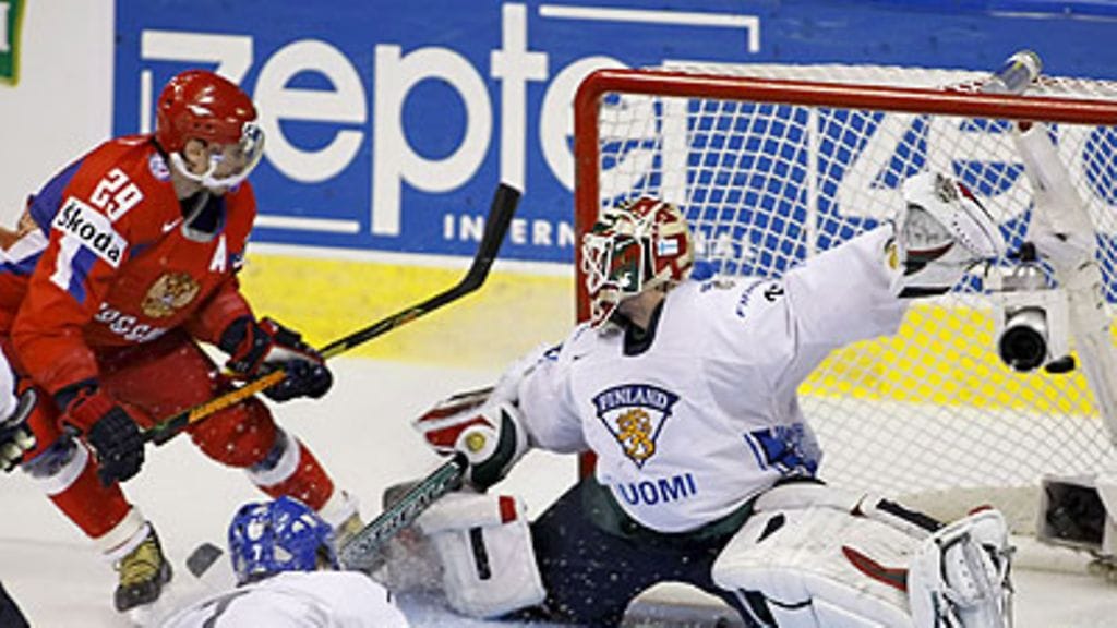 Sergei Fedorov ja Niklas Bäckström, kuva: EPA/CLEMENT ALLARD