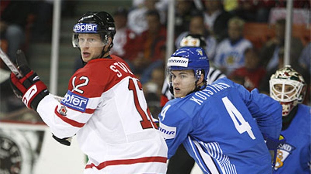 Kanadan Eric Staal Suomen Ville Koistinen, kuva: Martti Kainulainen / Lehtikuva