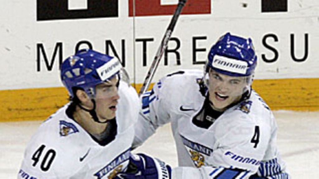 Sami Lepistö, Saku Koivu ja Ville Koistinen juhlivat maalia, kuva: EPA/VALDA KALNINA