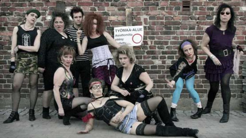 Tuhmat tädit pukeutuu näyttävästi.