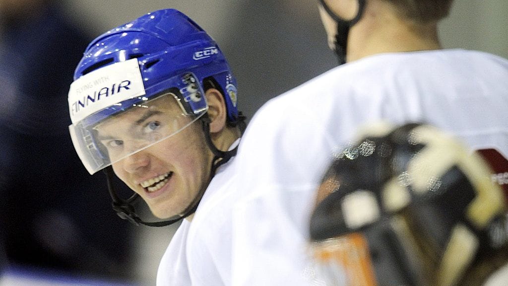 Jarkko Immonen Suomen joukkueen harjoituksissa Ondrej Nepala stadiumilla Bratislavassa