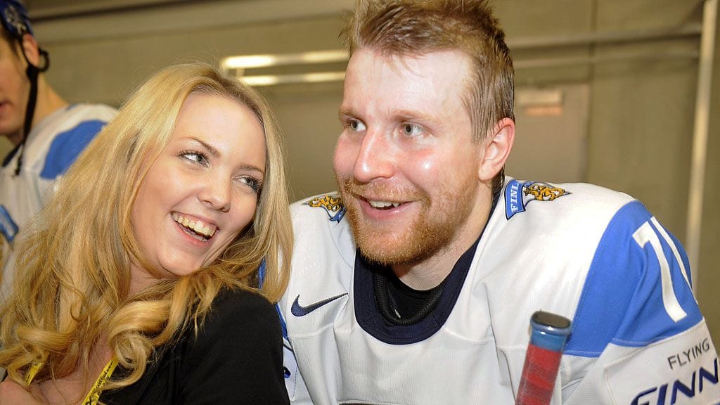 Suomalaiskaunotar ja Leo Komarov.