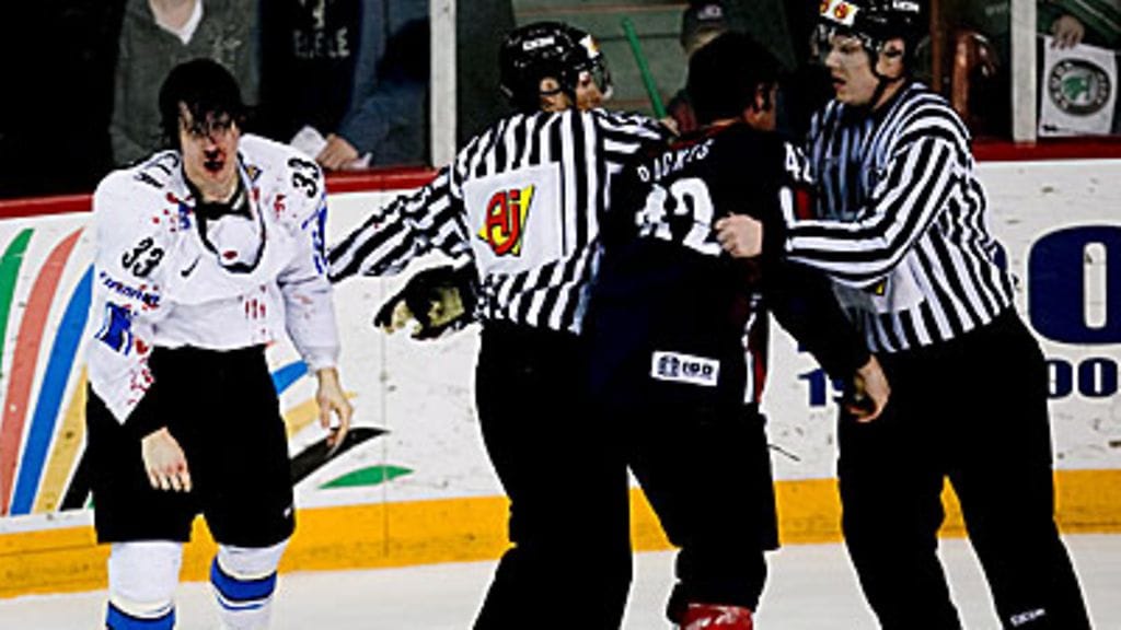 Anssi Salmela ja David Backes, kuva: EPA/SANDOR FIZLI