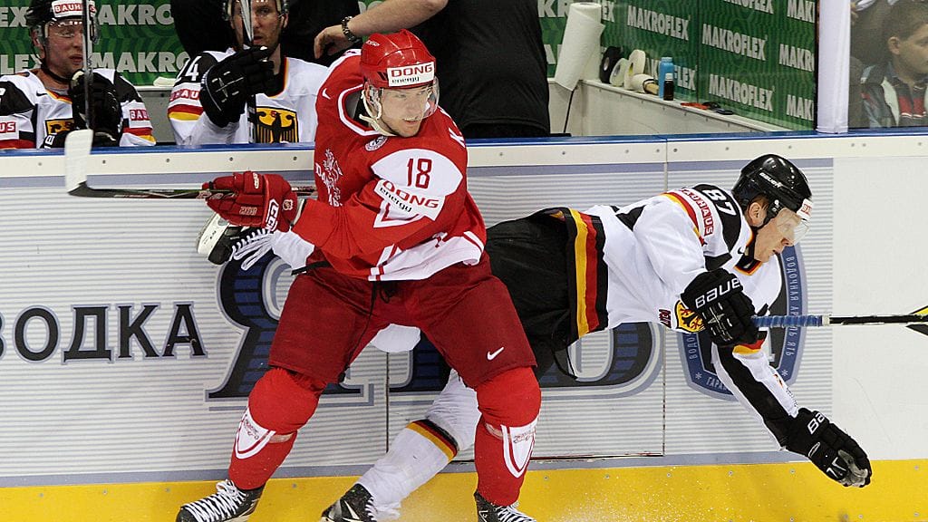 Tanskan Kasper Jensen taklaa Saksan Philip Gogullaa