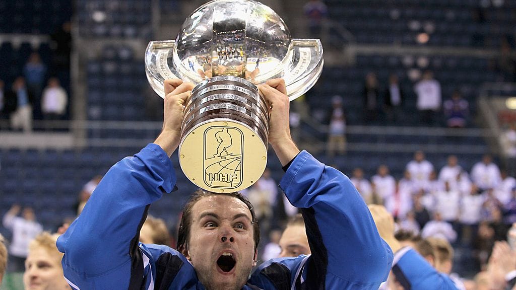 Tuomo Ruutu ja MM-pokaali