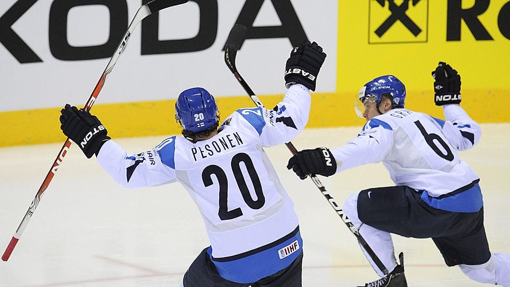 Mikael Granlund ja Janne Pesonen juhlivat maalia