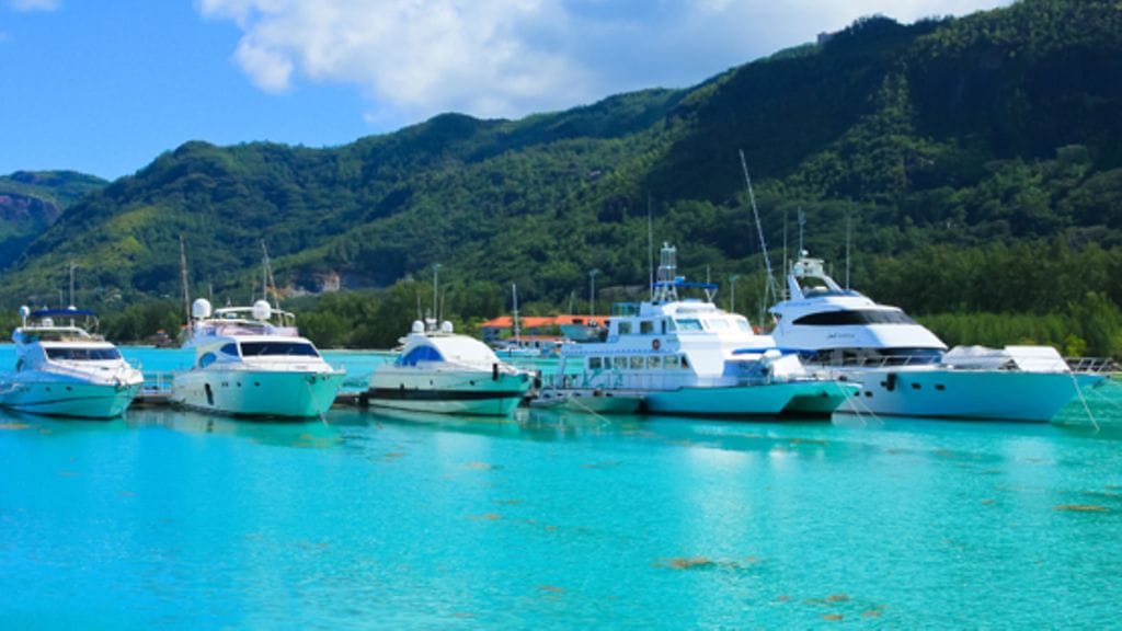 Oma luxus-jahti kielii omistajansa vauraudesta.