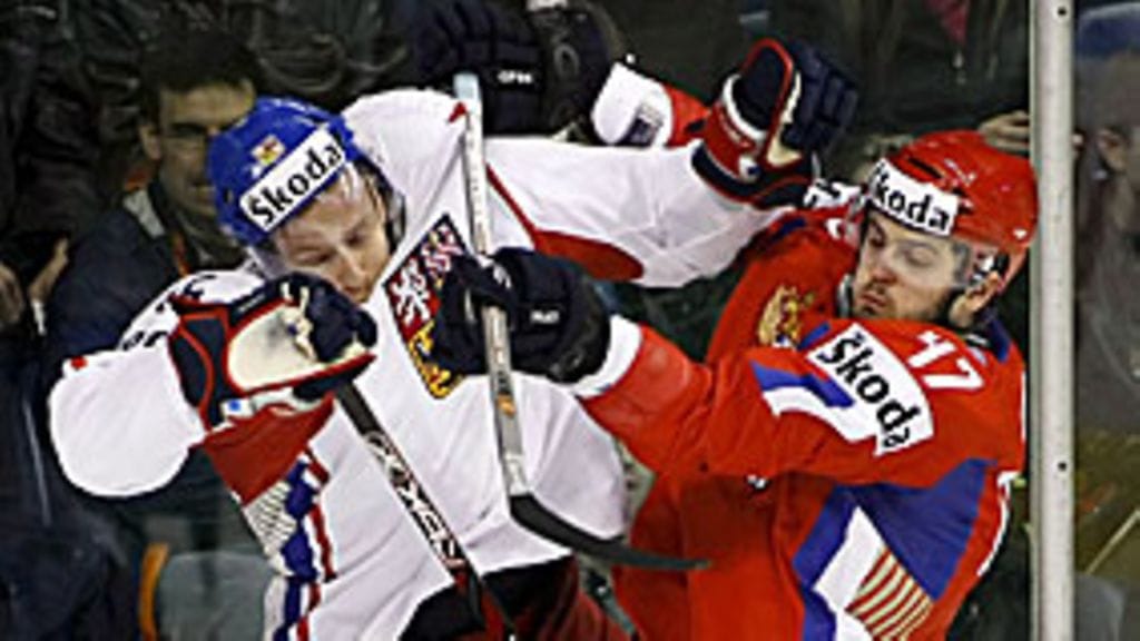 Tshekin Jan Hejda ja Venäjän Alexander Radulov, kuva: EPA/CLEMENT ALLARD