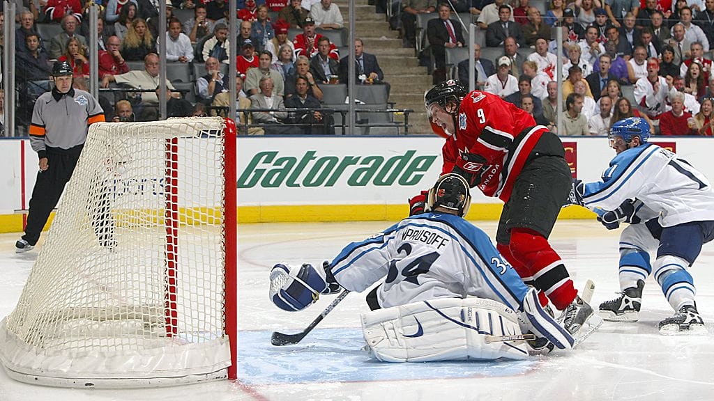 Shane Doan viimeistelee 3-2-ratkaisumaalin Miikka Kiprusoffin taakse.