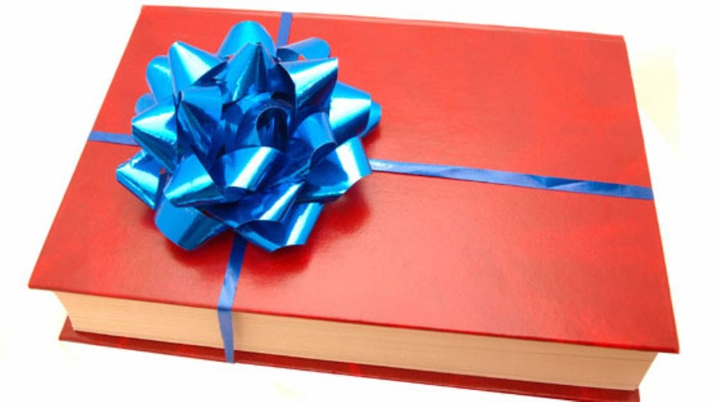 Kirja on aina hyvä lahjaidea.