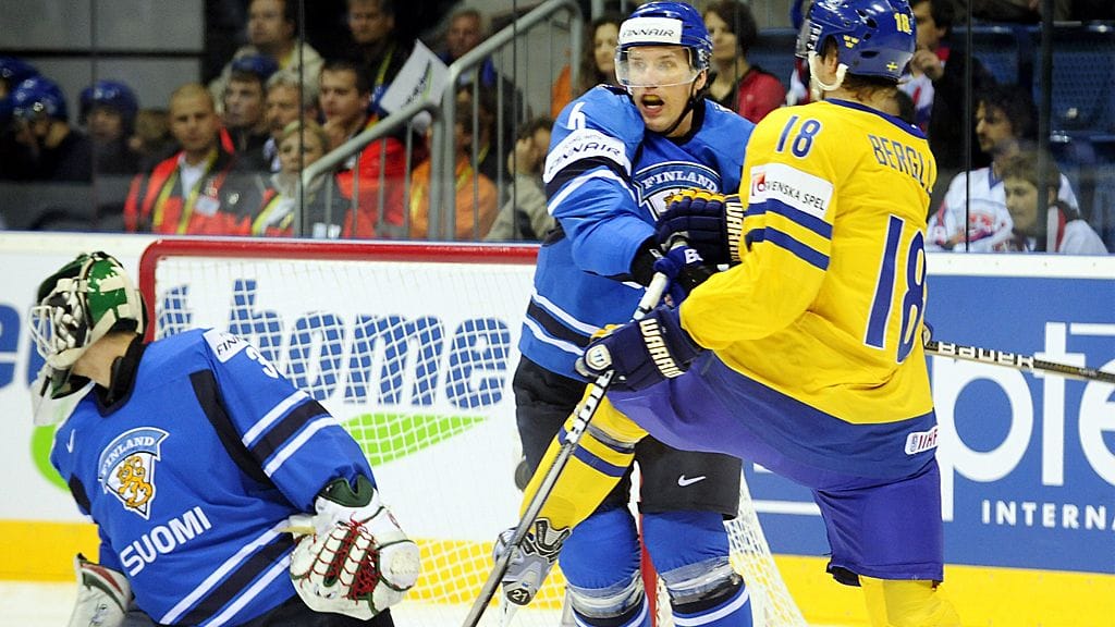 Virolasitutkijan mukaan suomalaisilla on edelleen alemmuuskompleksi ruotsalaisiin nähden. Kuva MM-finaaliottelusta Bratislavassa vuonna 2011.