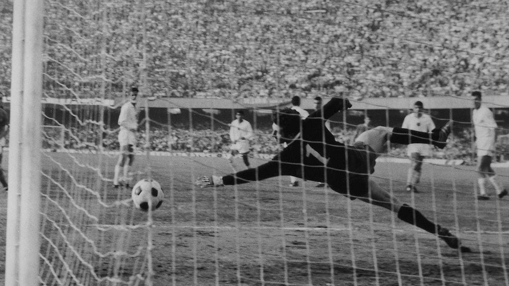 1968 Italia: Angelo Domenghini teki maalin Italian 2-0-voittoon päättyneessä puolivälieräottelussa Bulgariaa vastaan.