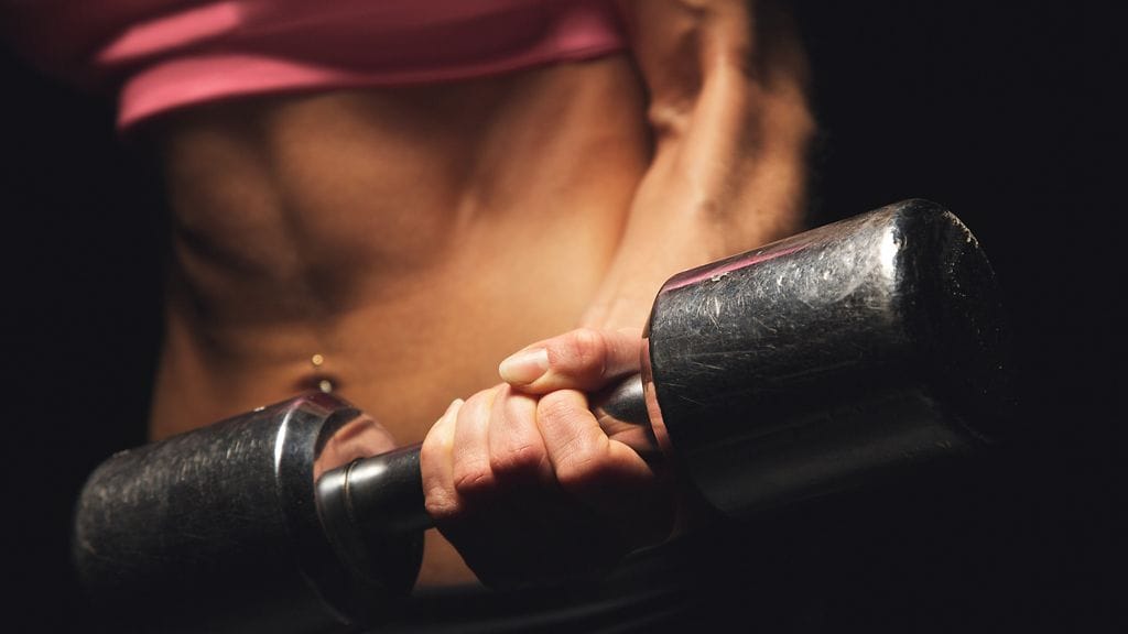 Maailman vanhin kilpaileva naiskehonrakentaja aloitti kilpauransa vasta seitsemänkymppisenä. Kuvituskuva.