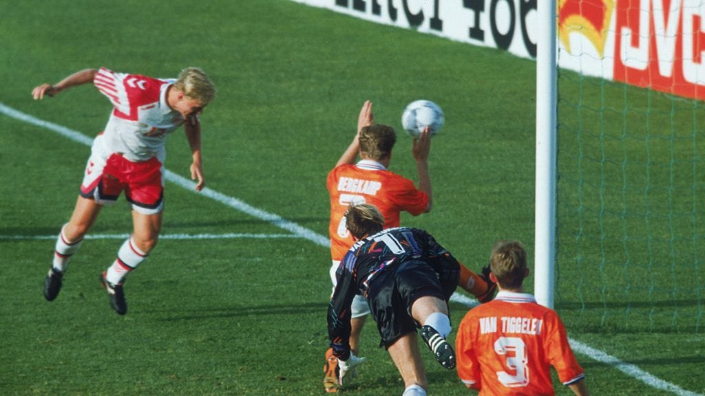 1992 Ruotsi: Henrik Larsen iski Tanskan molemmat maalit välierässä Hollantia vastaan. Tanska finaaliin rankkarikisan jälkeen.
