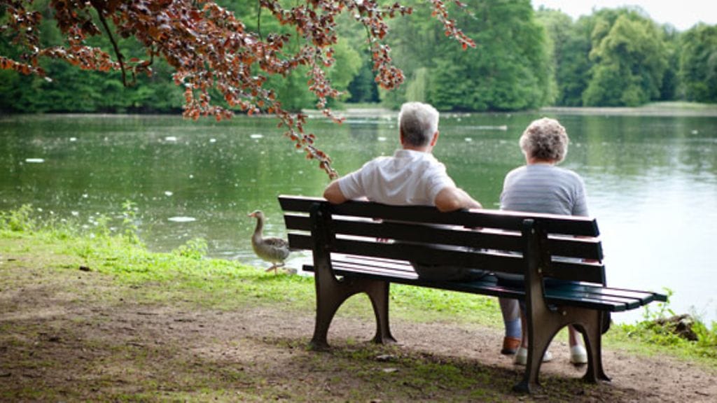 Raili on nauttinut romanttisesta kaukosuhteesta jo 25 vuotta, eikä kaipaa miestä rinnalleen. Kuvituskuva.