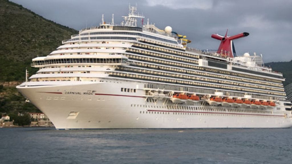 Carnival Magic-laiva Kroatian Dubrovnikissa.