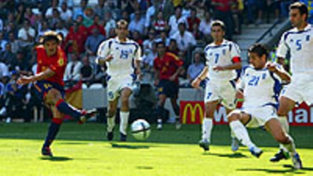 Kreikka-Espanja, Fernando Morientes laukoo: Ben Radford