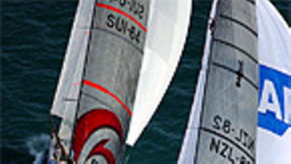 Alinghi johtaa America's cupissa, Photo: Rick Tomlinson/Getty Images