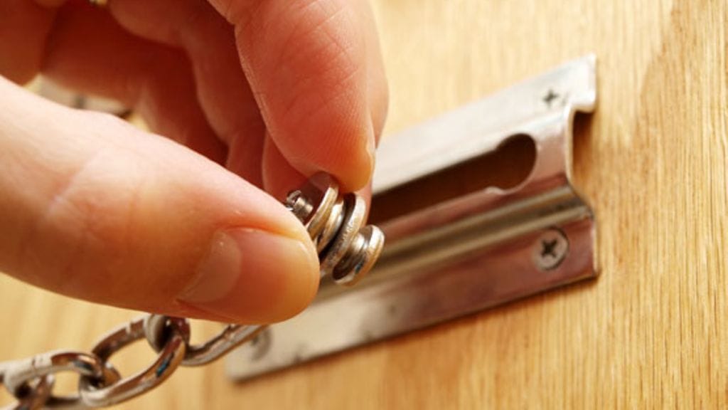 Uskoisitko, mitä naapurisi oven takana tapahtuu?