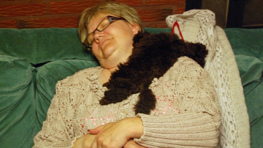 Pia ja Rico-koira huilaavat.