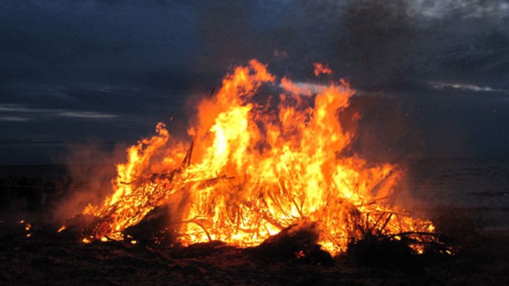 Muinaissuomalaiset viettivät pakanallista helajuhlaa. Kuvituskuva.
